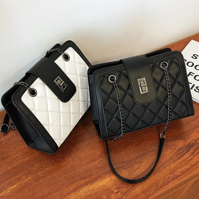 Soft medium capacity handbag