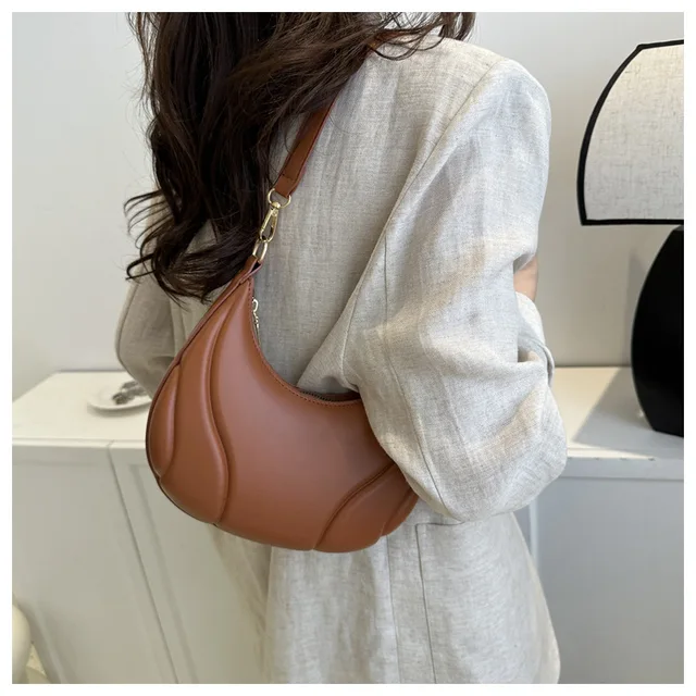 Streamline fashion handbag