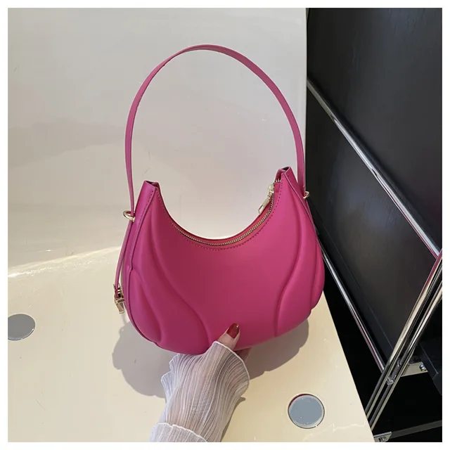 Streamline fashion handbag