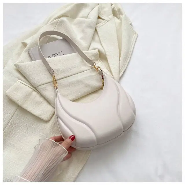 Streamline fashion handbag